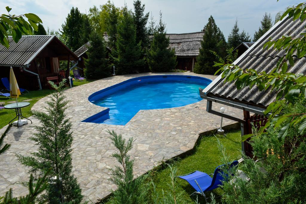 Camping Robinson Country Club Oradea Exterior photo