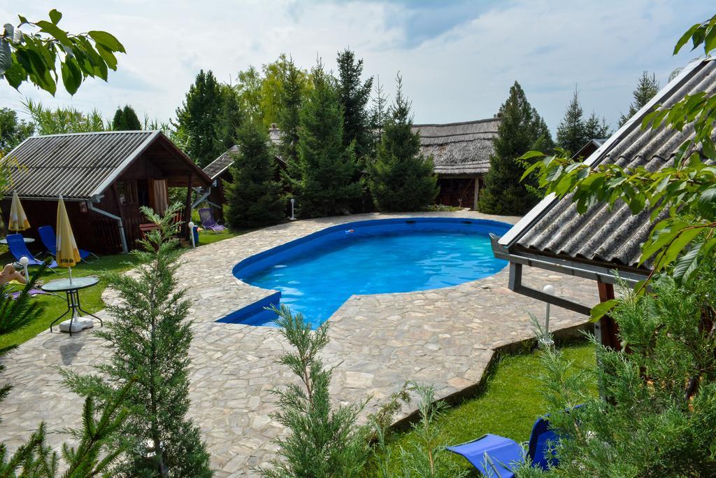 Camping Robinson Country Club Oradea Exterior photo