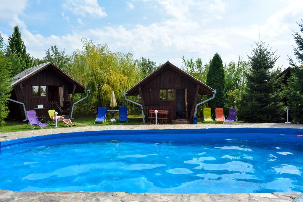 Camping Robinson Country Club Oradea Exterior photo