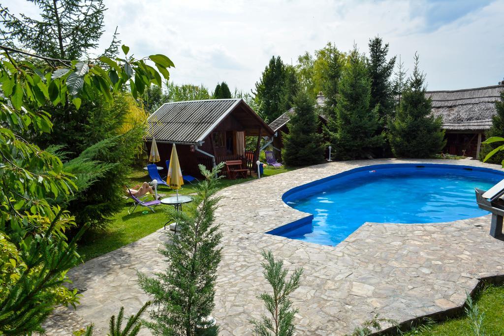 Camping Robinson Country Club Oradea Exterior photo